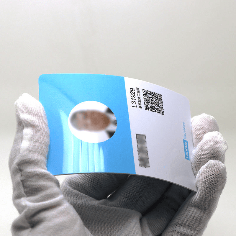 Fotografija proizvoda ID bedževi – propusnice i pristupne kartice po meri sa prikazom štampani logotip za kupce koji porede rešenja iz kategorije Plastične kartice.