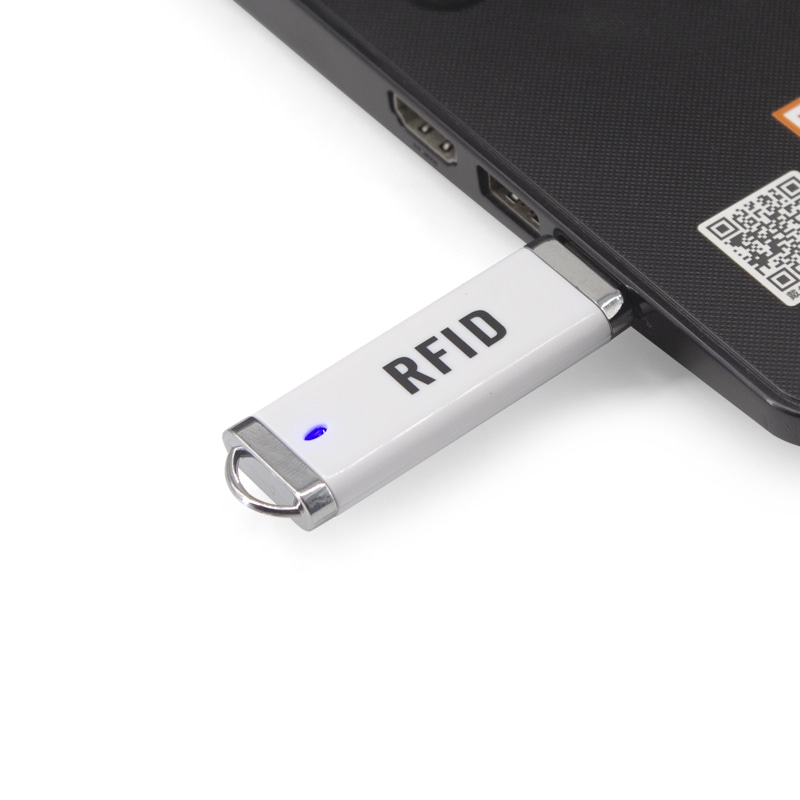 Fotografija proizvoda USB ISO15693 RFID čitač za ICODE SLI i SLIX projekte prikazuje dizajn za zidnu montažu u kategoriji HF RFID čitači za 13.56 MHz.