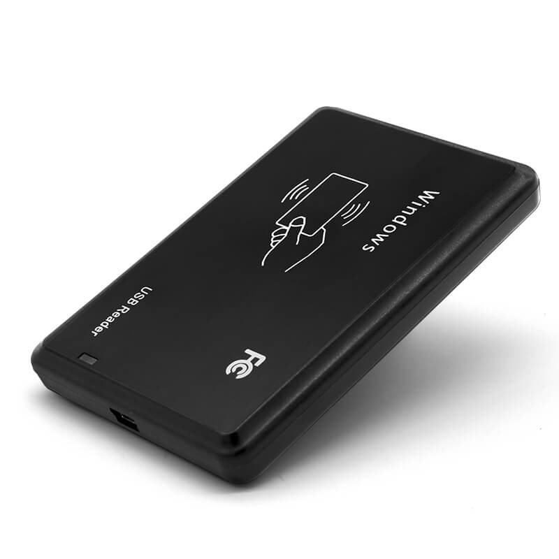 Fotografija proizvoda USB LF RFID čitač na 125 kHz za pristupne kartice iz perspektive koja ističe vodootporno kućište za primene iz kategorije LF RFID čitači za 125 kHz.