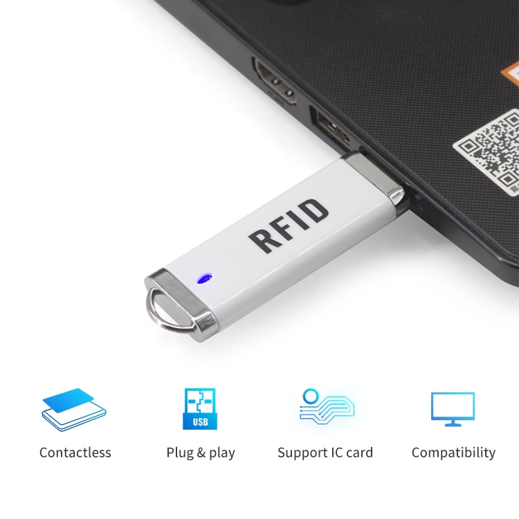 r60c čitač povezan direktno na USB port laptopa kako bi prikazao trenutni rad bez drajvera