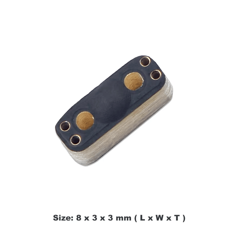 Detalj prikazuje jednu PCB RFID oznaku P0803-1 za metal s tekstom o dimenzijama i montažnim otvorima za identifikaciju kompaktne metalne opreme.