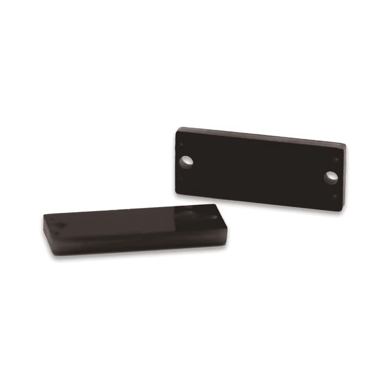 Različite mogućnosti montaže vijcima ili lepkom olakšavaju postavljanje RFID oznake P2510-2.
