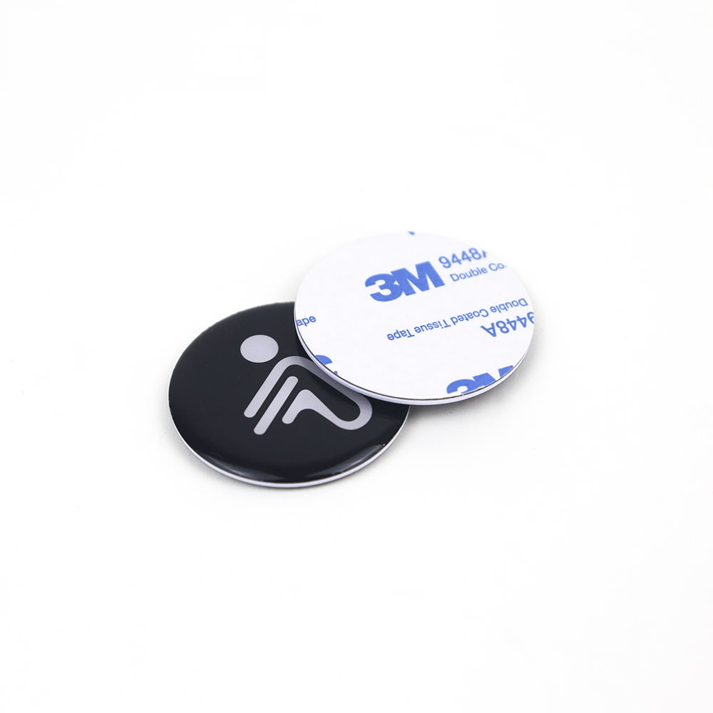 Vodootporni RFID privezak sa oznakom IP65 projektovan je da podnese vlagu i prašinu pri svakodnevnoj upotrebi.