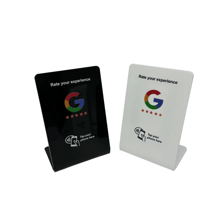 NFC stalak za Google recenzije sa upitom za ocenu zvezdicama omogućava kupcima da brzo ostave povratne informacije i recenzije za preduzeće.