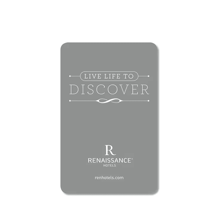 Ova slika prikazuje Štampa RFID hotelskih kartica sa sigurnim kodiranjem i ističe štampu kartica po meri za primene iz kategorije Hotelske kartice za ključeve.
