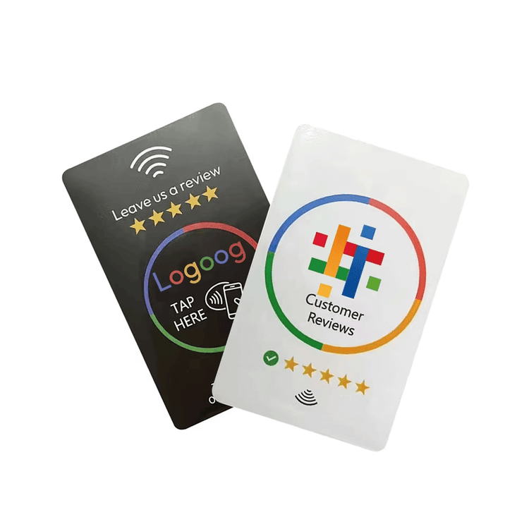 Model digitalne interakcije za NFC stalak za povratne informacije koji objašnjava kako dodir pametnog telefona vodi do trenutne stranice za recenziju.