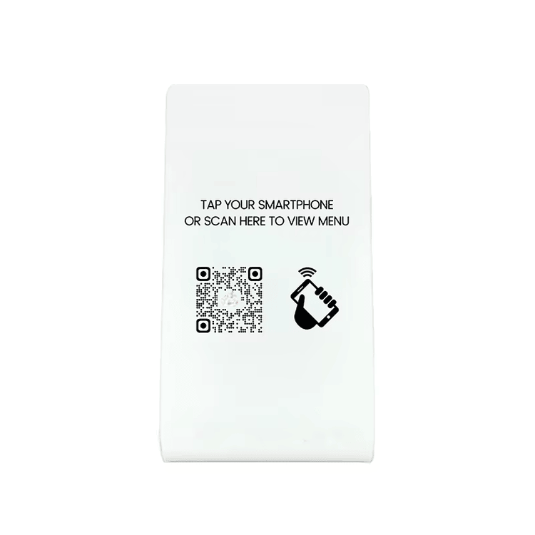 NFC stalci za veleprodajne narudžbine za marketinške kampanje na događajima prikazani uz beskontaktno skeniranje za kupce koji upoređuju rešenja NFC stalaka.