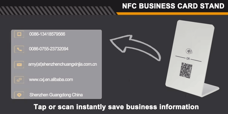 Prilagođeni akrilni NFC držači za recenzije i QR linkove prikazani sa fokusom na scenu primene za NFC projekte.