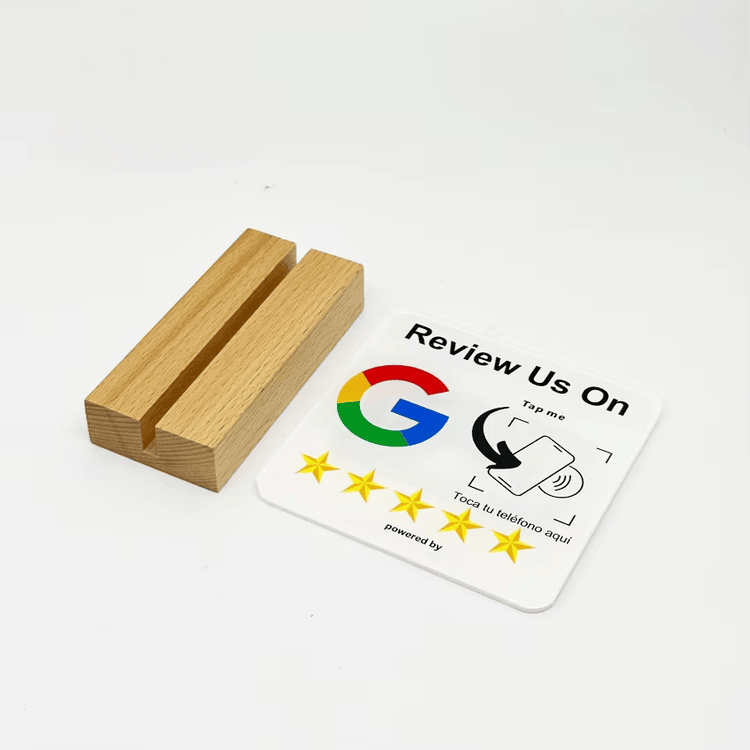 Fotografija proizvoda prilagođenih akrilnih NFC držača za recenzije i QR linkove koja prikazuje bočni izgled u kategoriji NFC držača.