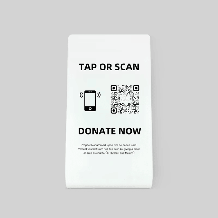 Prilagođeni NFC QR kod display stalak za promocije prikazan sa zadnjim izgledom za kupce koji upoređuju NFC Stalci rešenja.