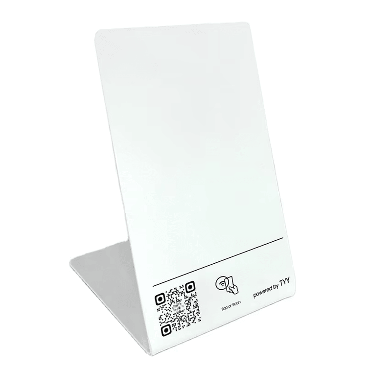 Prilagođeni NFC QR kod display stalak za promocije prikazan iz perspektive dizajna veličine novčanika za NFC Stalci primene.