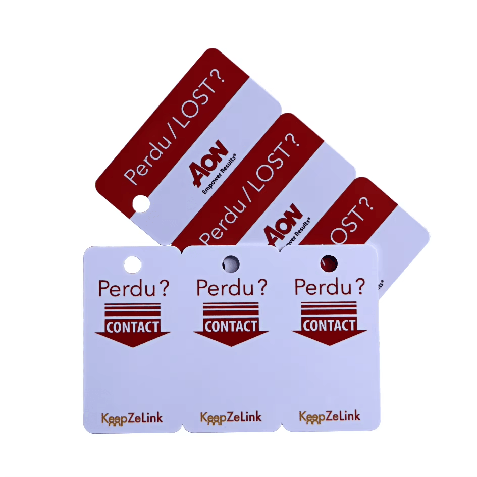 Unutrašnji prikaz pametne RFID kombinovane kartice otkriva ugrađeni čip i antenu za beskontaktni ulaz u domove i zgrade