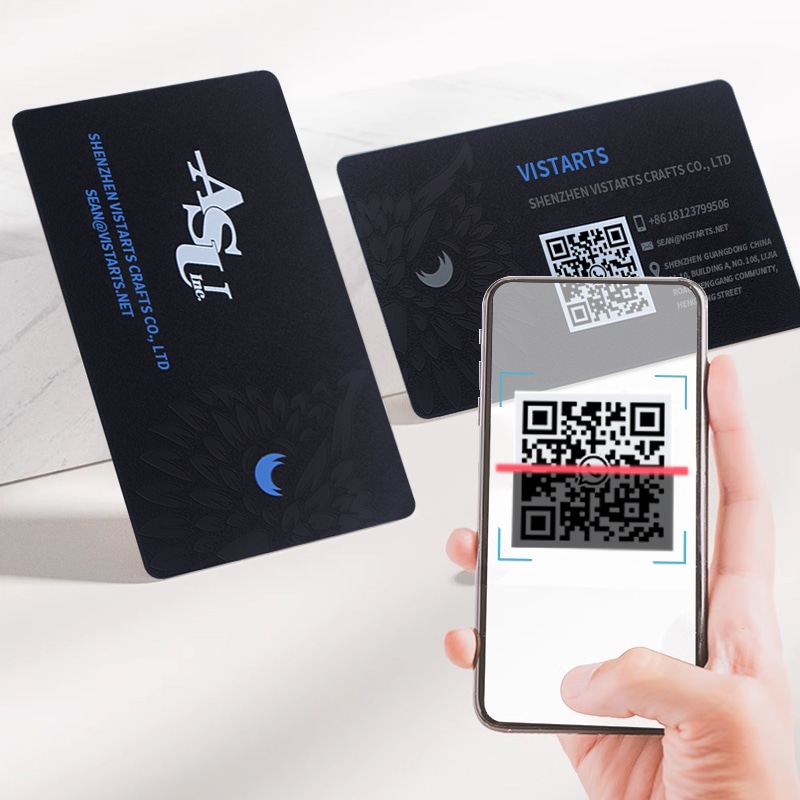 Kustomizovane metalne vizit karte sa QR kodom za digitalno umrežavanje - fotografija proizvoda koja prikazuje detalj čipa u kategoriji metalnih vizit karti.