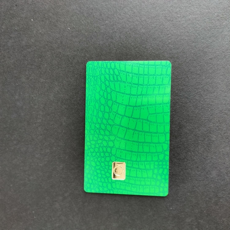 Fotografija proizvoda Metalne IC kartice za pristup – plaćanje i VIP članstvo sa prikazom gravirani logotip za kupce koji porede rešenja iz kategorije Metalne kontaktne IC kartice.