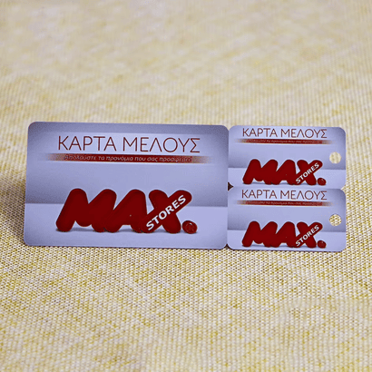 Promotivna prodajna kartica opremljena panelom za grebanje koji skriva kod za popust ili posebnu ponudu radi podsticanja poseta kupaca prodavnici
