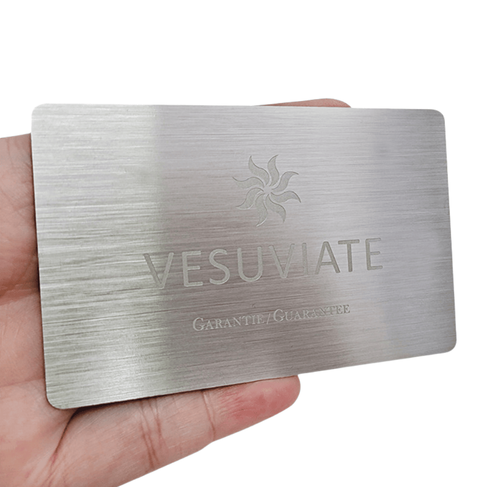 Ova slika ističe laserski rezane metalne vizit-karte za moderne brendove i raspored antene za primene metalnih vizit-karti.
