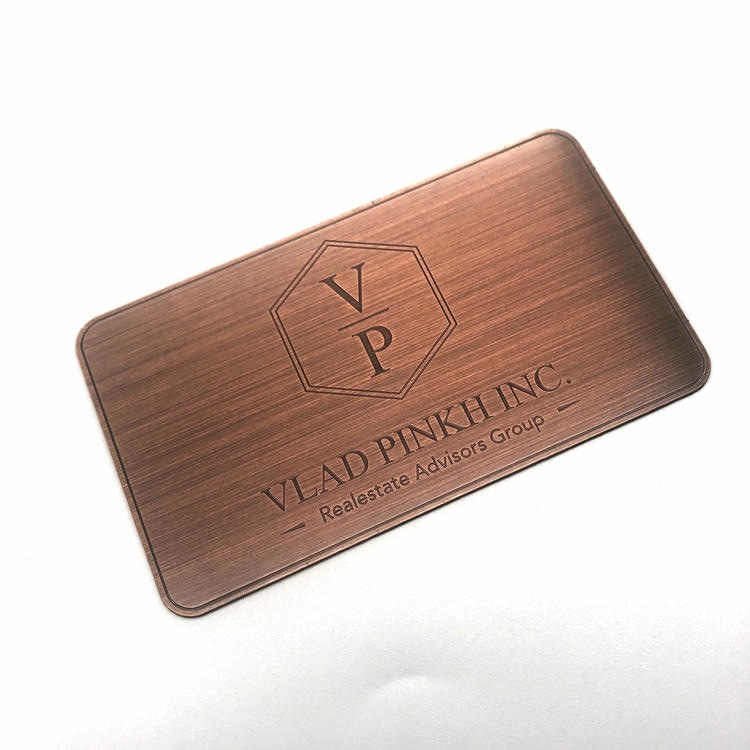 Fotografija proizvoda Personalizovane metalne vizitkarte za premijum brend sa prikazom štampu kartica po meri za kupce koji porede rešenja iz kategorije Metalne poslovne kartice.