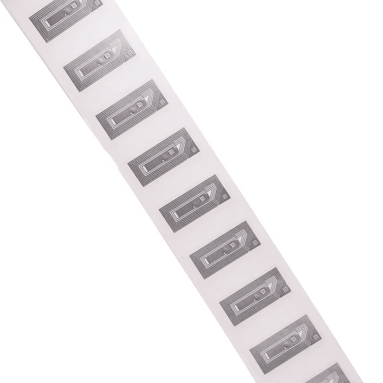 Ova slika prikazuje Tanke HF RFID etikete za očitavanje malih uređaja i ističe industrijsku upotrebu za primene iz kategorije HF RFID etikete.