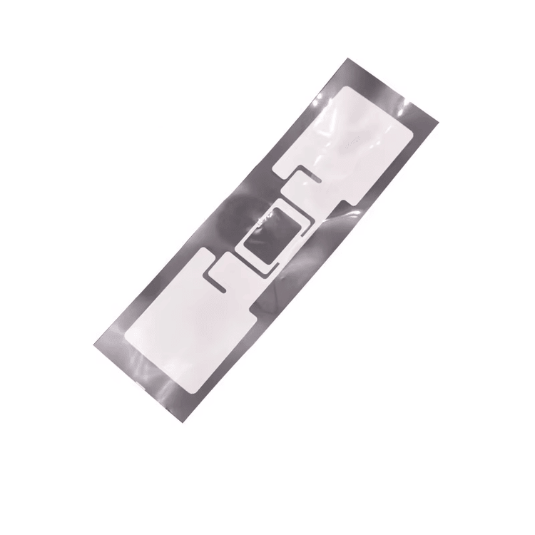 UHF RFID logističke etikete za praćenje u magacinu prikazane sa fokusom na metalnoj površini za projekte UHF RFID etiketa.