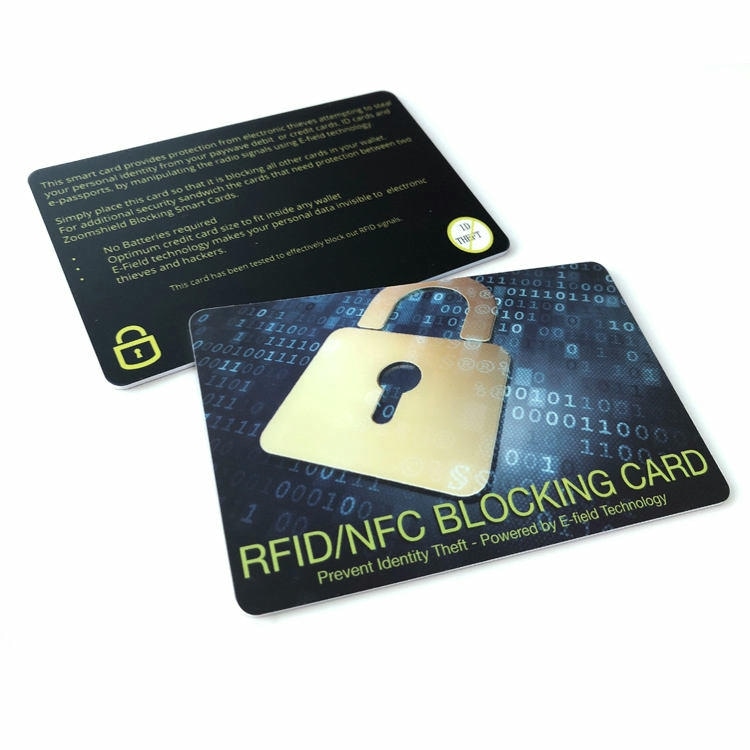 Dve RFID i NFC zaštitne kartice preklapaju se na beloj pozadini i prikazuju dizajn katanca spreda i štampana uputstva pozadi.