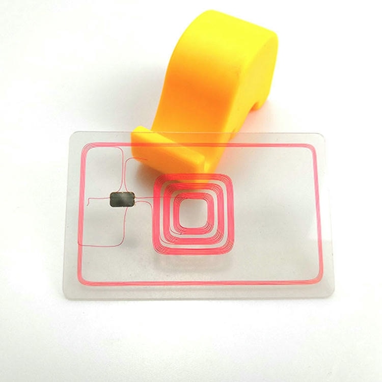 Fotografija proizvoda RFID blokirajuće kartice na veliko za zaštitu novčanika prikazuje detalj čipa u kategoriji RFID zaštitne kartice.