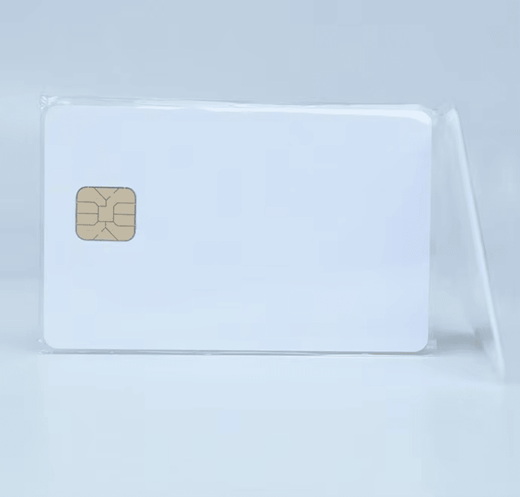 Fotografija proizvoda Kontaktne IC kartice od PVC-a sa sigurnom štampom po meri sa naglaskom na beskontaktno skeniranje za projekte iz kategorije Kontaktne IC kartice.