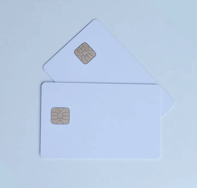 Fotografija proizvoda Kontaktne IC kartice od PVC-a sa sigurnom štampom po meri sa naglaskom na detalj čipa za projekte iz kategorije Kontaktne IC kartice.