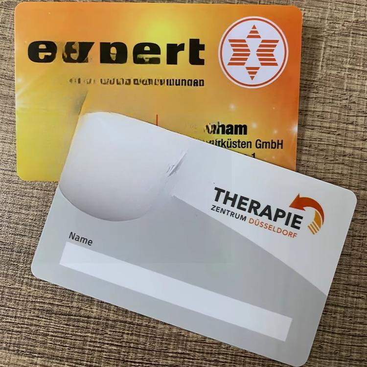 Kontaktne IC kartice sa mogućnošću prilagođavanja dostupne su sa profesionalnom štampom za poslovno bankarstvo i mobilna plaćanja.