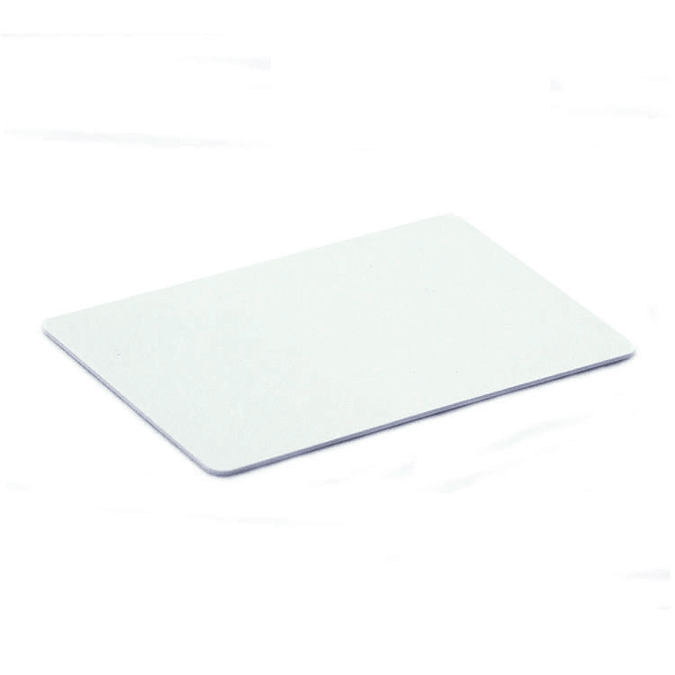 Informativna ilustracija objašnjava unutrašnju strukturu čipa RFID kartice s UID-om koji se može ponovo upisivati i način izmene jedinstvenog identifikatora.