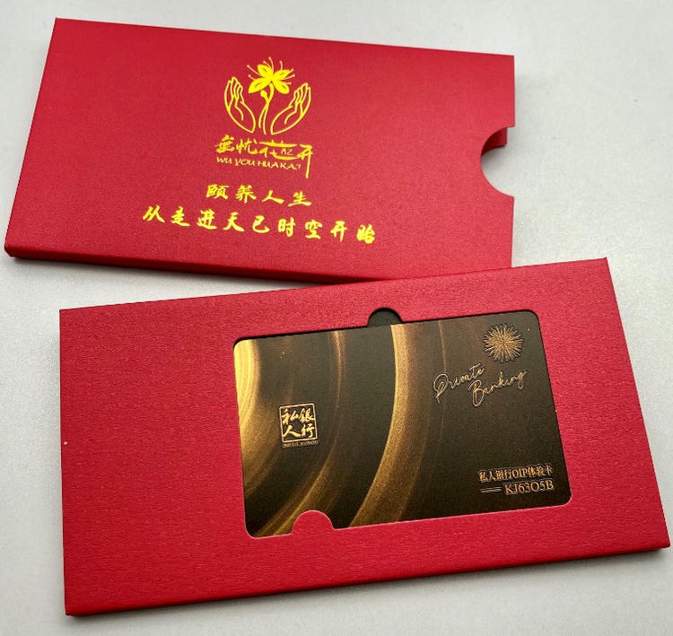 Fotografija proizvoda Prilagođene luksuzne VIP kartice za premijum članstvo prikazuje završnu obradu materijala u kategoriji Plastične kartice.