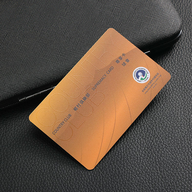 Prilagođene članske kartice za brendirane programe članstva - fotografija proizvoda koja prikazuje poređenje proizvoda u kategoriji plastičnih kartica.
