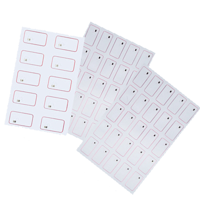 Slika prikazuje prilagođeni raspored RFID prelaminiranih inlajeva koji je usklađen sa specifičnim zahtevima profesionalnih proizvođača kartica.
