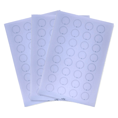 Vizualni prikaz demonstrira konfiguraciju rasporeda velikog obima za RFID prelaminirane inlajeve koja je idealna za industrijsku proizvodnju kartica.