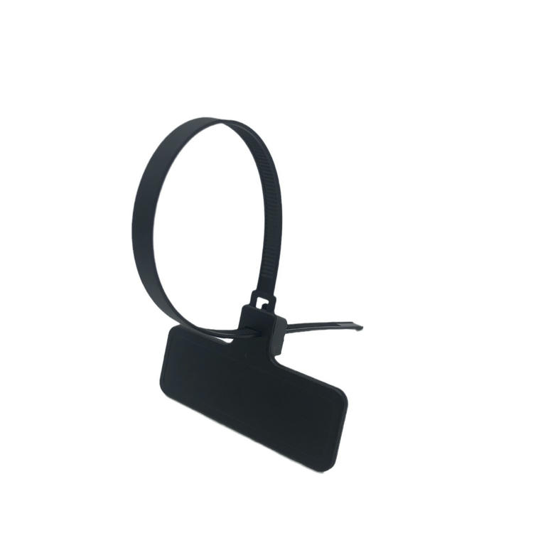 Studijska fotografija prikazuje crnu RFID vezicu sa oznakom model Z31079-1 zategnutu u petlju sa pravougaonom plombnom pločicom napred.