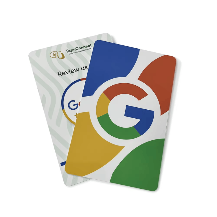 Prikaz prednje i zadnje strane standardnog Google alata za prikupljanje recenzija veličine kreditne kartice sa pozivom na akciju i simbolom bežične veze