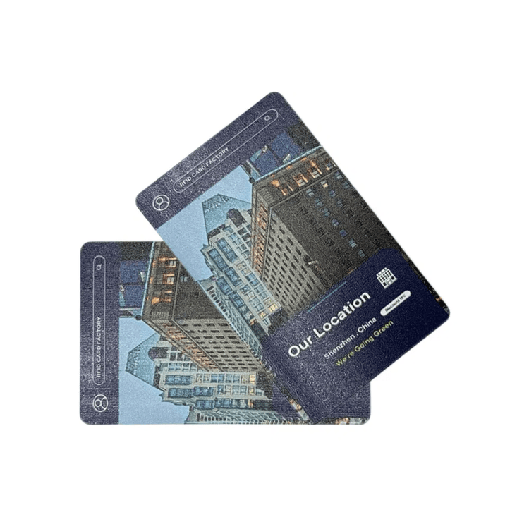 Fotografija proizvoda RFID kartice od lipe za hotelski pristup i događaje sa prikazom detalj čipa za kupce koji porede rešenja iz kategorije Drvene kartice.