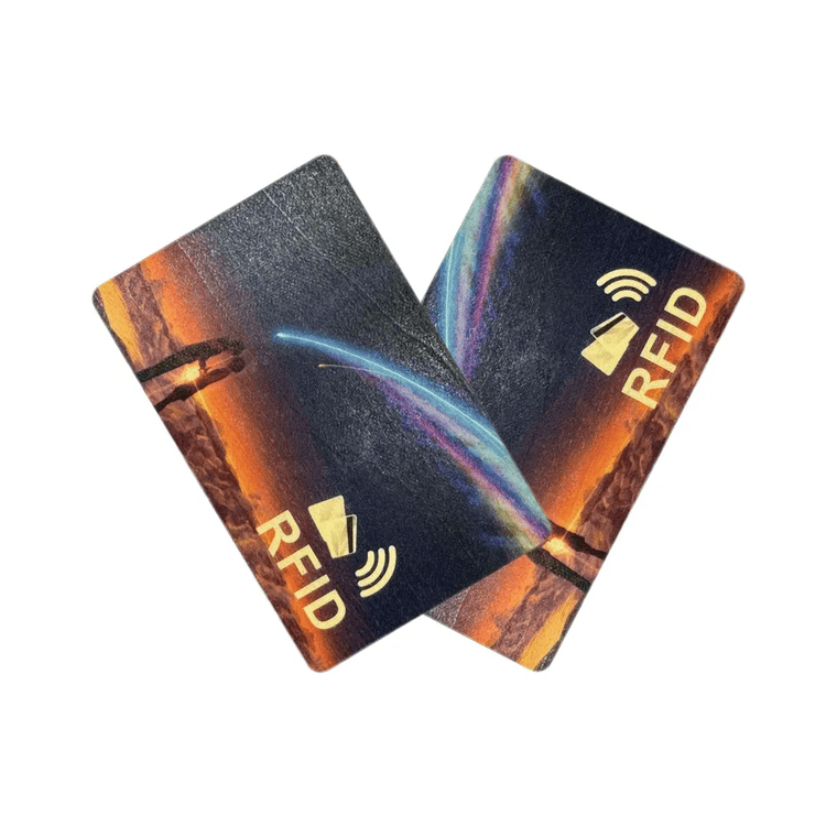 Ova slika prikazuje RFID kartice od bukve za hotele – pristup i poklone i ističe raspored antene za primene iz kategorije Drvene kartice.