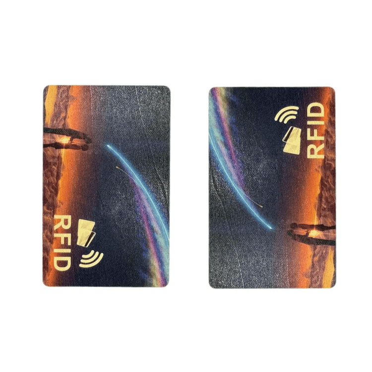 Fotografija proizvoda RFID kartice od bukve za hotele – pristup i poklone sa prikazom završnu obradu materijala za kupce koji porede rešenja iz kategorije Drvene kartice.