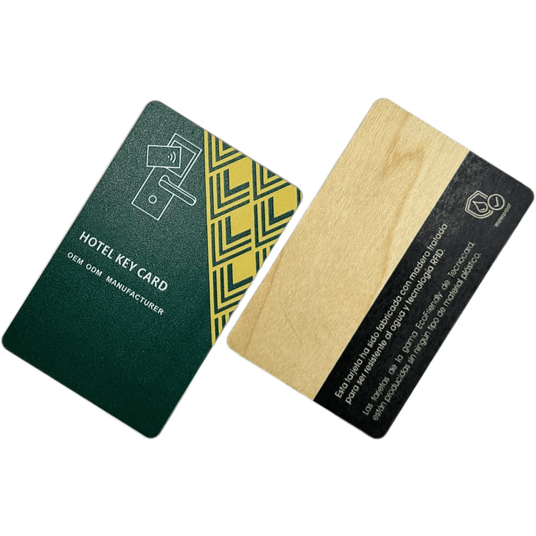 Fotografija proizvoda RFID kartice od crnog oraha za premijum pristup prikazuje završnu obradu materijala u kategoriji Drvene kartice.
