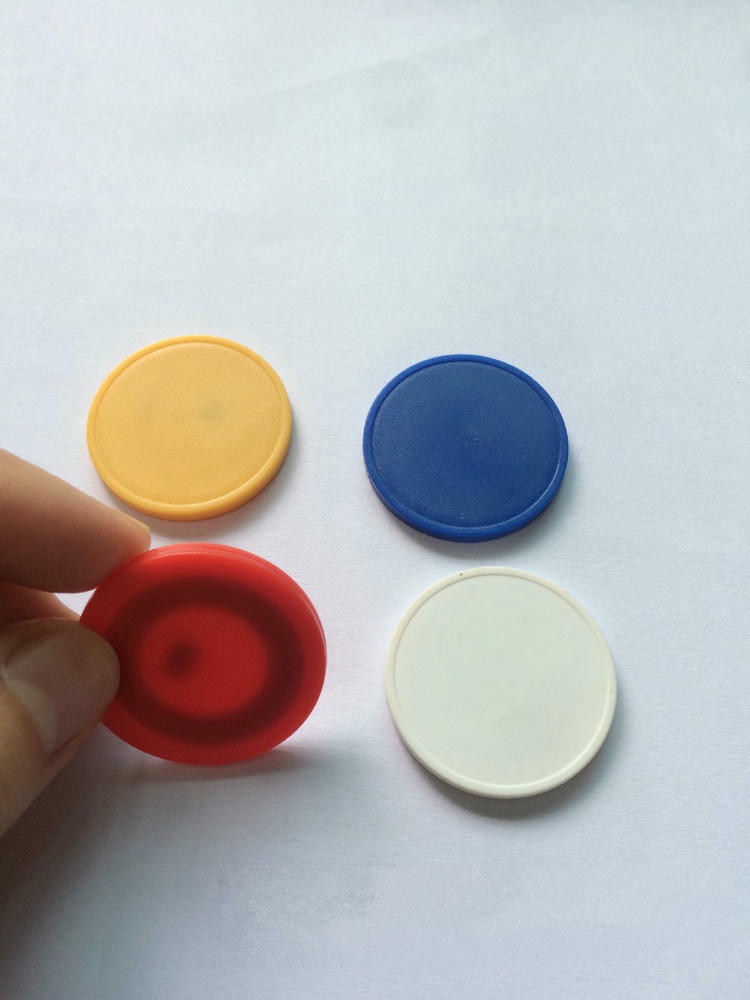 Izdržljivi ABS25-3 RFID tag je podvrgnut testu udara kako bi se dokazala njegova trajnost u teškim industrijskim uslovima.