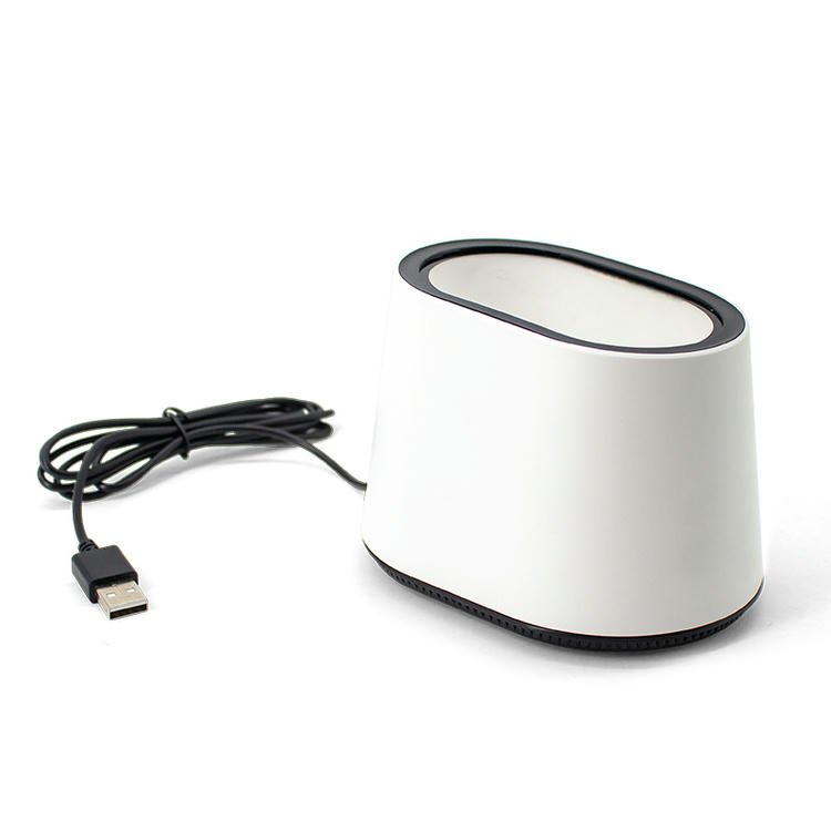 Snimak proizvoda iz prednjeg ugla skenera R46 payment box spaja zakošeni prozor za čitanje sa crnim USB kablom.