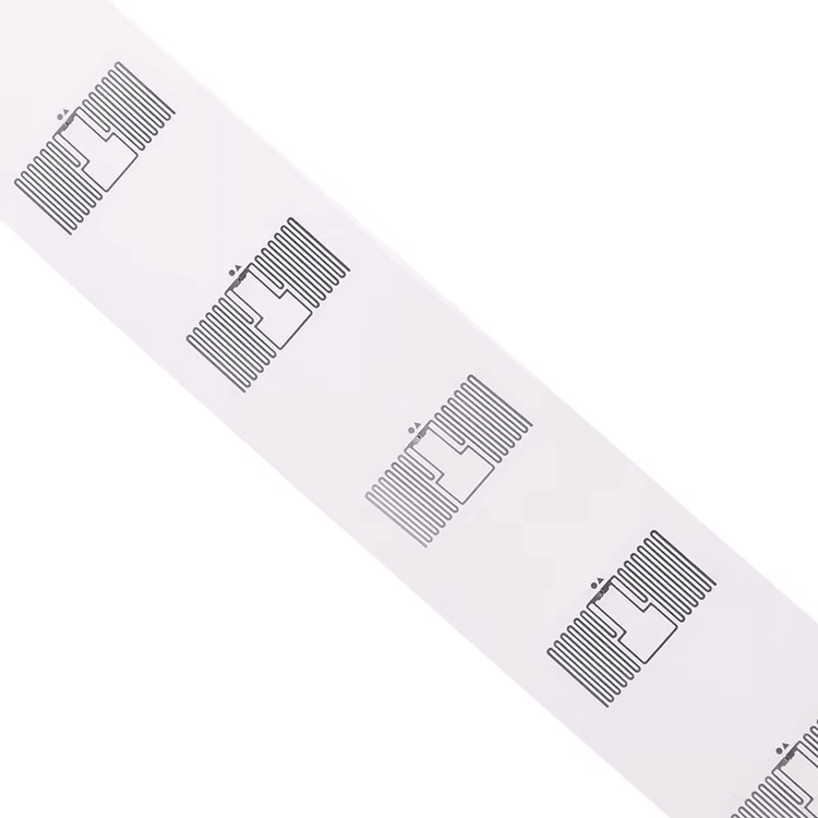 UHF RFID muzejske oznake za praćenje artefakata prikazane sa fokusom na štampanje barkoda za UHF RFID projekte.