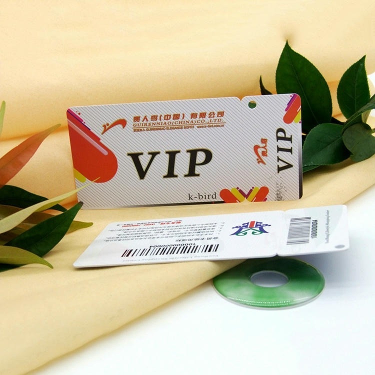 Fotografija proizvoda prilagođene kartice za privjesak & combo PVC kartice koja prikazuje dizajn veličine novčanika u kategoriji plastičnih kartica.