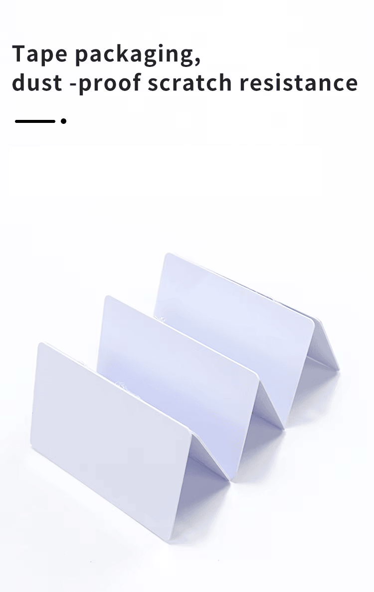 Scena primene UHF blanko RFID kartica koje se koriste za efikasnu kontrolu zaliha i praćenje stanja u realnom vremenu.