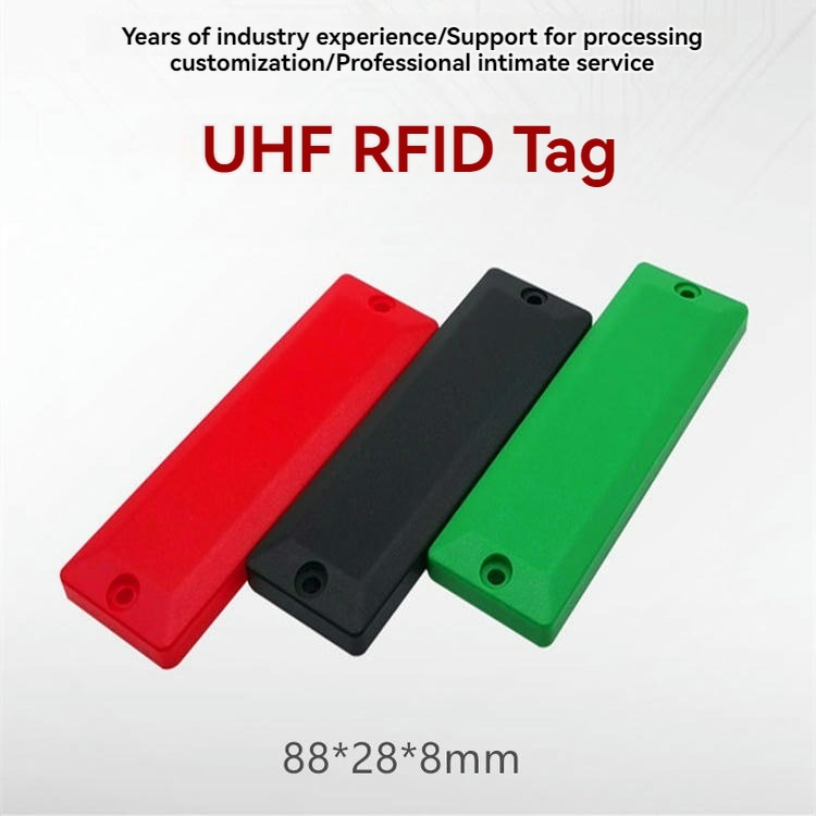 Kompaktne ABS RFID oznake za metalne površine za komponente prikazane sa fokusom na završnoj obradi četkastog metala za projekte ABS RFID oznaka za metalne površine.
