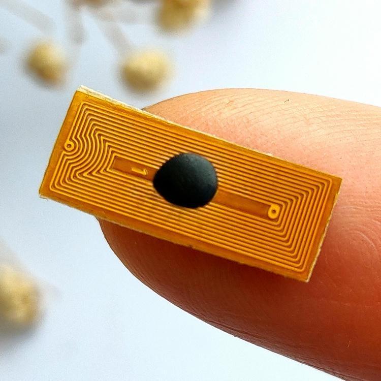 Pravougaone RFID FPC oznake nude svestran oblik za označavanje uskih predmeta ili ravnih površina u kontrolisanim uslovima inventara