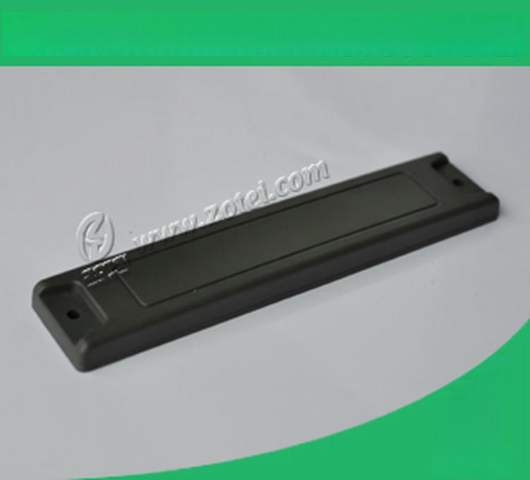 Ova slika prikazuje Magnetna ABS UHF oznaka dometa 5.5 m za metal i ističe detalj laserskog rezanja za primene iz kategorije ABS RFID oznake za metal.