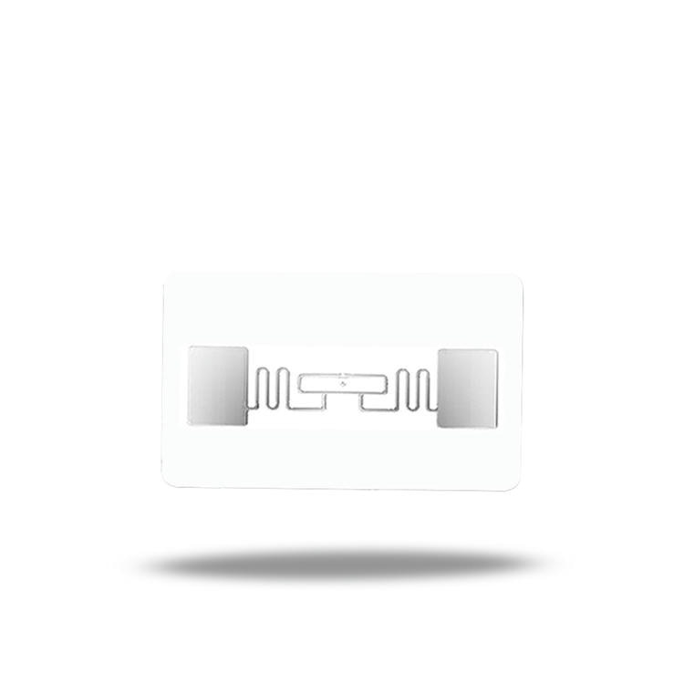 Ova PVC RFID viseća etiketa prikazuje unutrašnji raspored čipa i antene u horizontalnom pravougaonom formatu kartice.