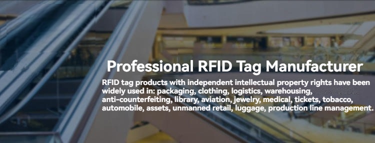 Ova banner grafika prikazuje profesionalni tekst o proizvodnji RFID etiketa na pozadini komercijalnog enterijera.