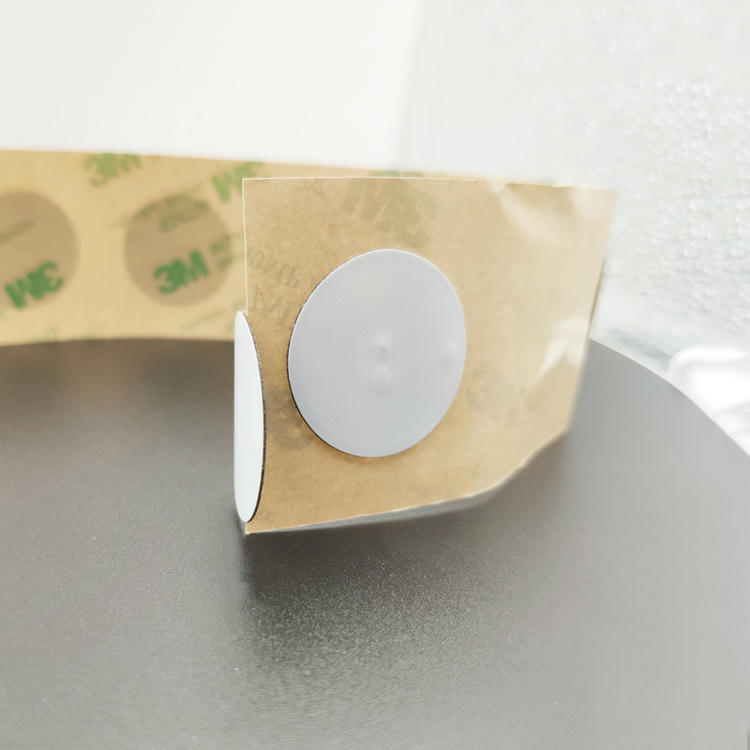Ultratanke papirne RFID etikete za metal obezbeđuju pouzdan prenos podataka bez povećanja zapremine sitnog metalnog alata.